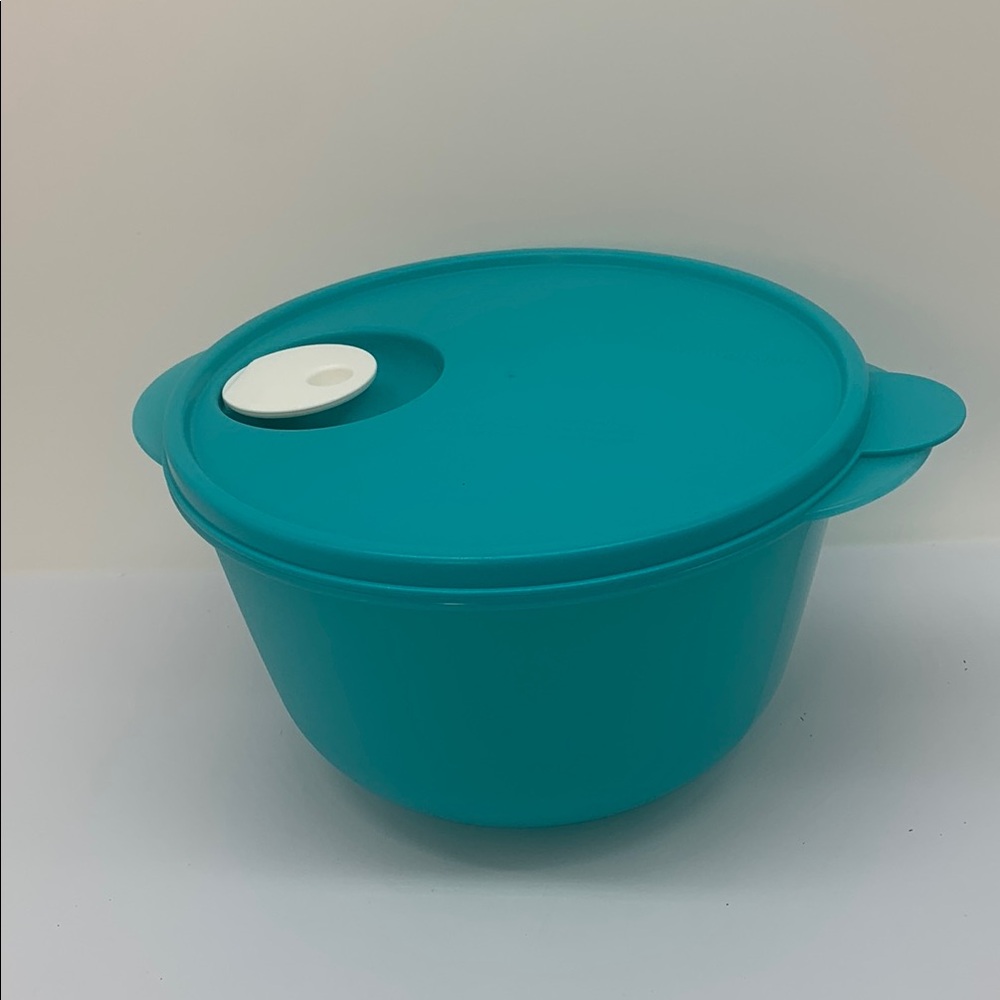 Tupperware Crystal 2 Liter Flash Container  Lunch Blue & White